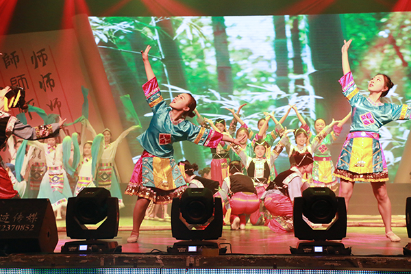 图为《竹林深处》演出现场 记者 丁铭晔 摄1.jpg 图为《竹林深处》演出现场 记者 丁铭晔 摄1.jpg