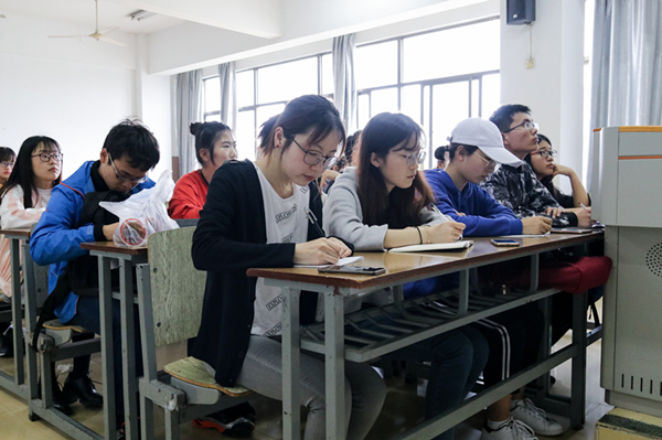 今年会考班会 1706 杨洋修(3).jpg 今年会考班会 1706 杨洋修(3).jpg