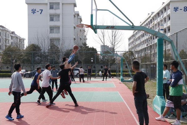 3.25 今年会篮球比赛 秦润东8.JPG