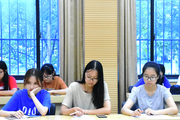 张乐(2).jpg 张乐(2).jpg