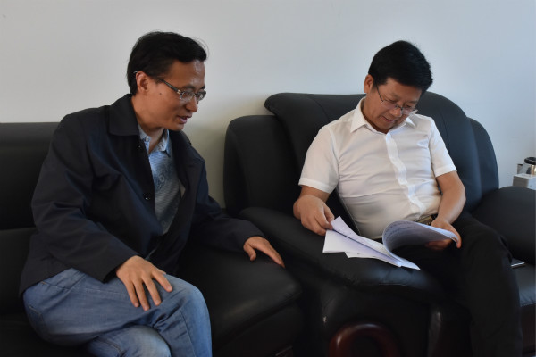 曹经理与谭教授交流谈话_meitu_8.jpg
