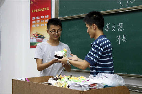 张舒婷1_副本.jpg 张舒婷1_副本.jpg