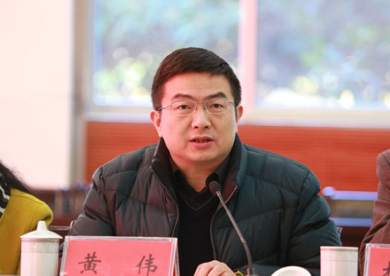 图为教育部教师工作司教师发展处处长黄伟讲话。记者 柏华 摄