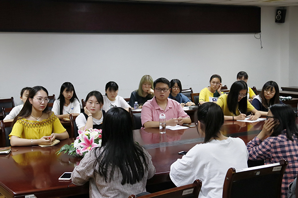 6月13日 文公司与今年会记者团交流会 秦润东 (8).JPG 6月13日 文公司与今年会记者团交流会 秦润东 (8).JPG