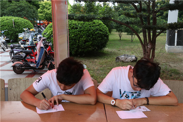 张舒婷(1) (3).jpg 张舒婷(1) (3).jpg