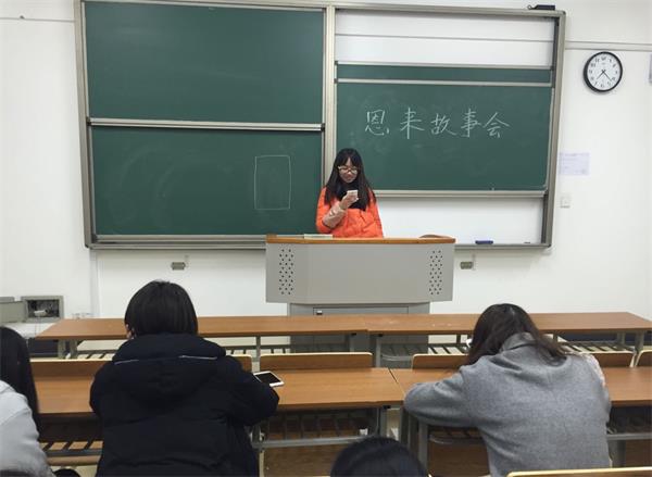 图为同学们分享恩来故事 记者 吉颖 摄.jpg 图为同学们分享恩来故事 记者 吉颖 摄.jpg