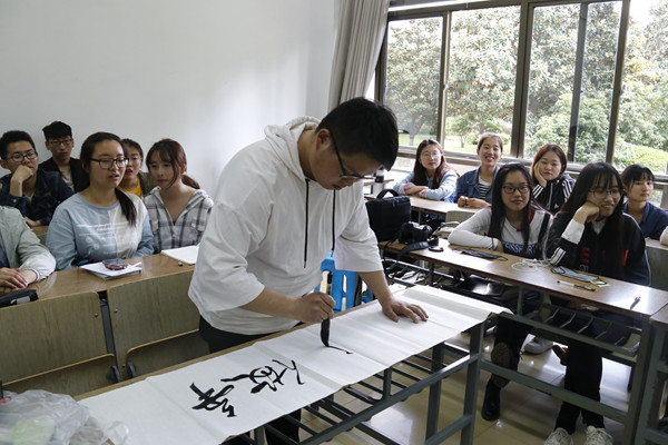 5.2 团日活动 1701 俞欣怡 (7).jpg 5.2 团日活动 1701 俞欣怡 (7).jpg