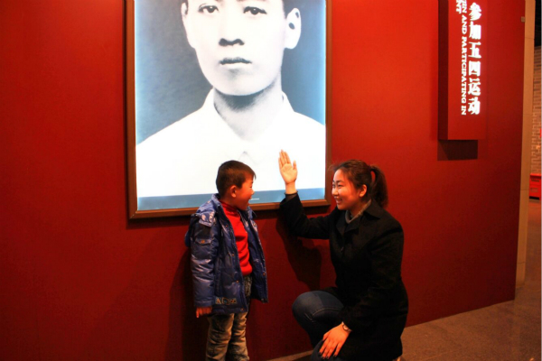 传承恩来精神_meitu_2.jpg 传承恩来精神_meitu_2.jpg