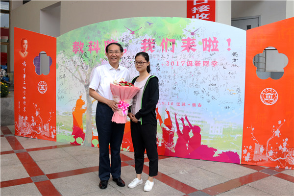 张舒婷1 (3).jpg 张舒婷1 (3).jpg