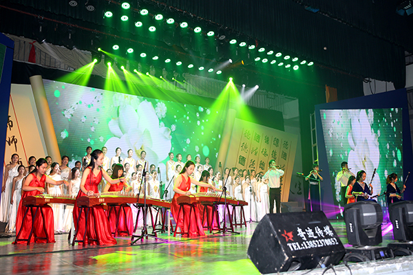 图为《茉莉花》演出现场 记者 古月 摄1.jpg 图为《茉莉花》演出现场 记者 古月 摄1.jpg